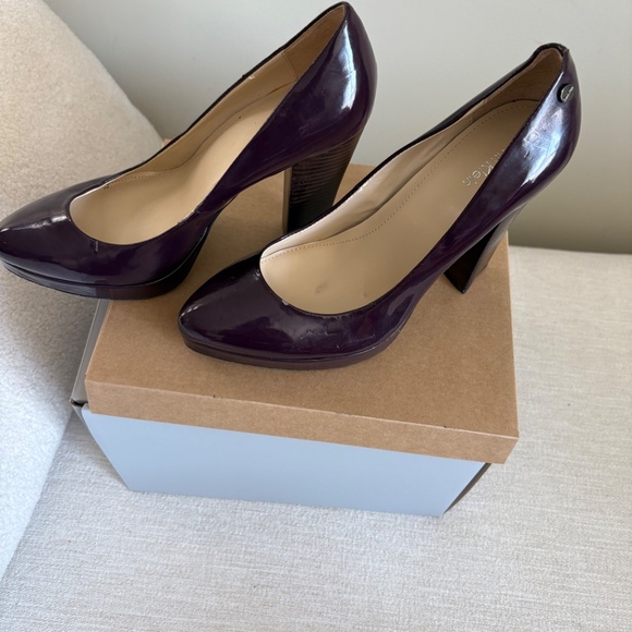 Calvin Klein Plum Patent Leather Pumps – Size 7.5 - Picture 4 of 5